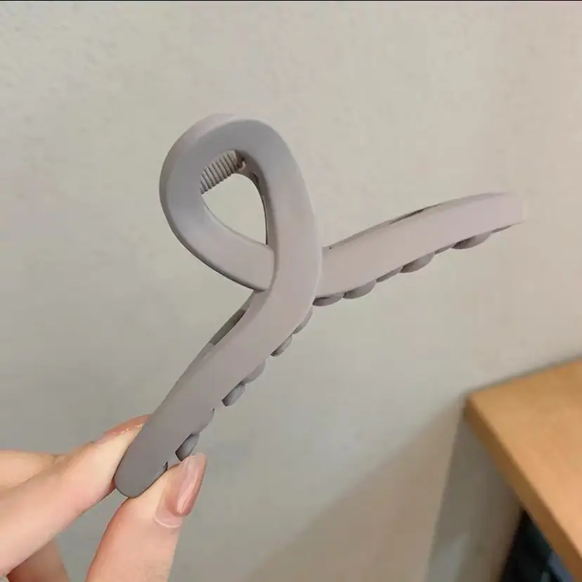 Matte Square Hair Clip for Bathing & Back of Head - Image 12