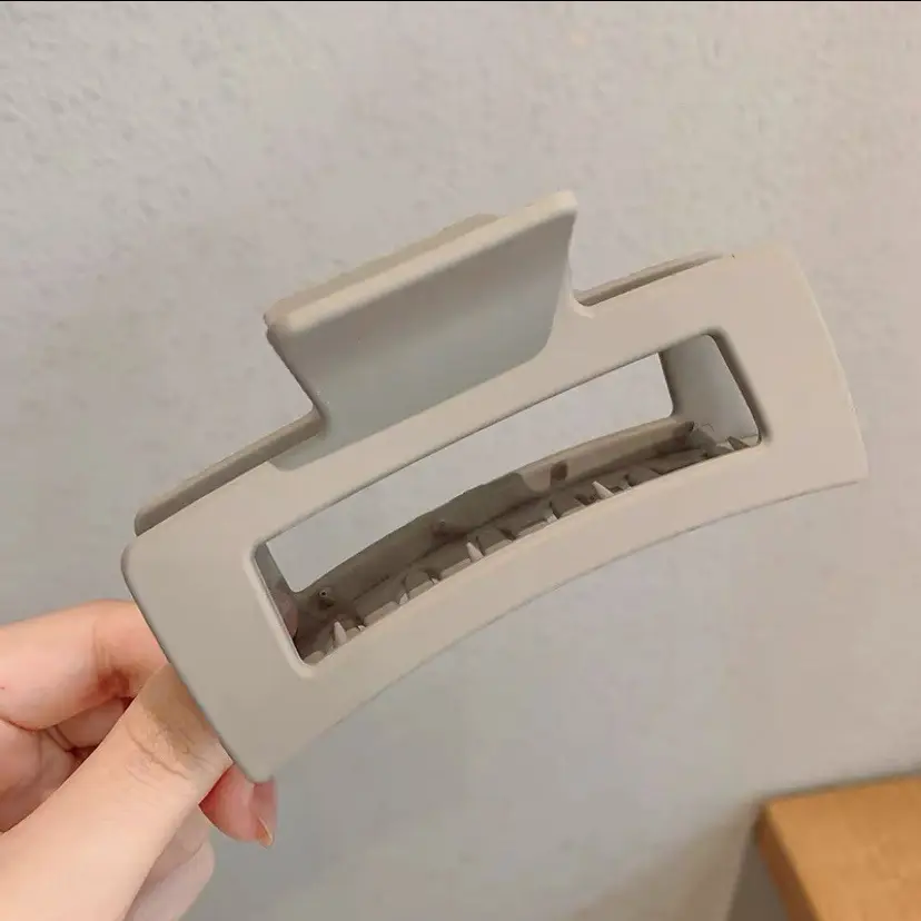 Matte Square Hair Clip for Bathing & Back of Head - Image 4
