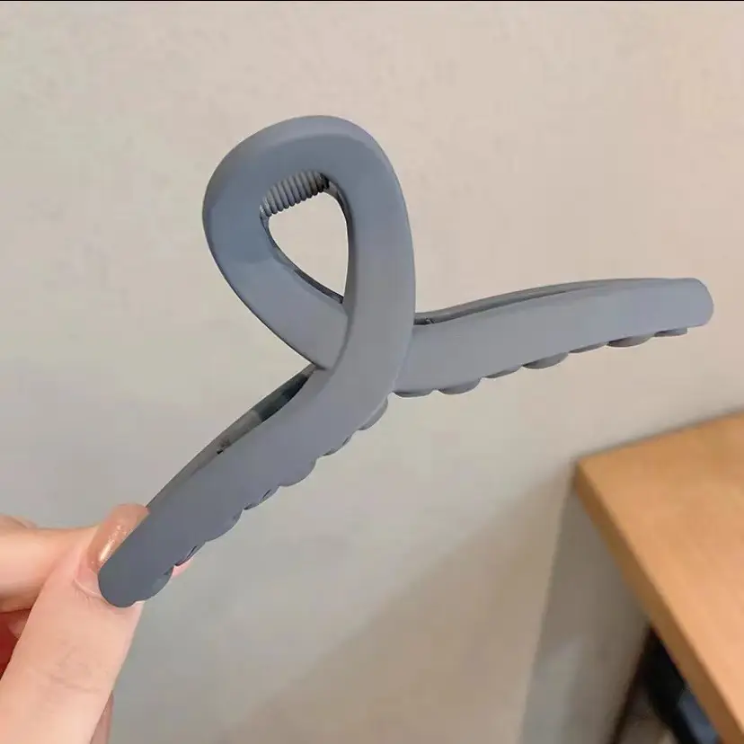 Matte Square Hair Clip for Bathing & Back of Head - Image 8