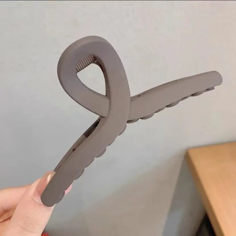 Matte Square Hair Clip for Bathing & Back of Head - Image 9