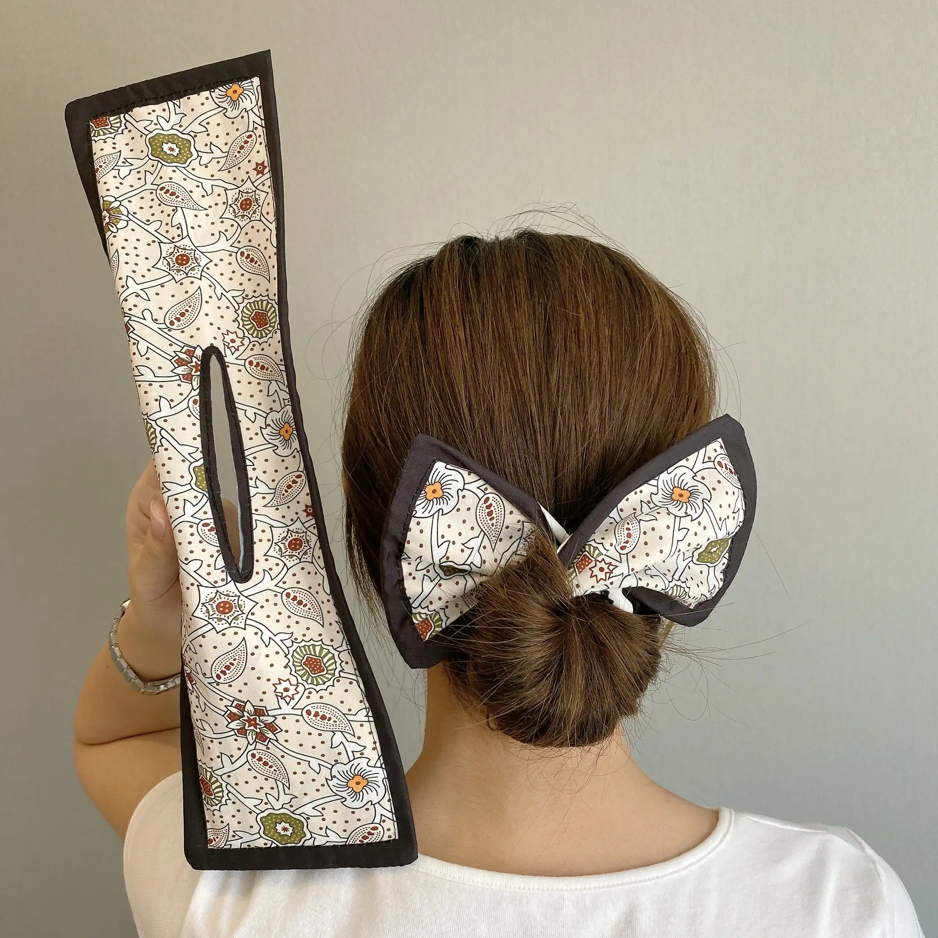 Pink Rose Hair Curler with Magic Twist Design — feature 54