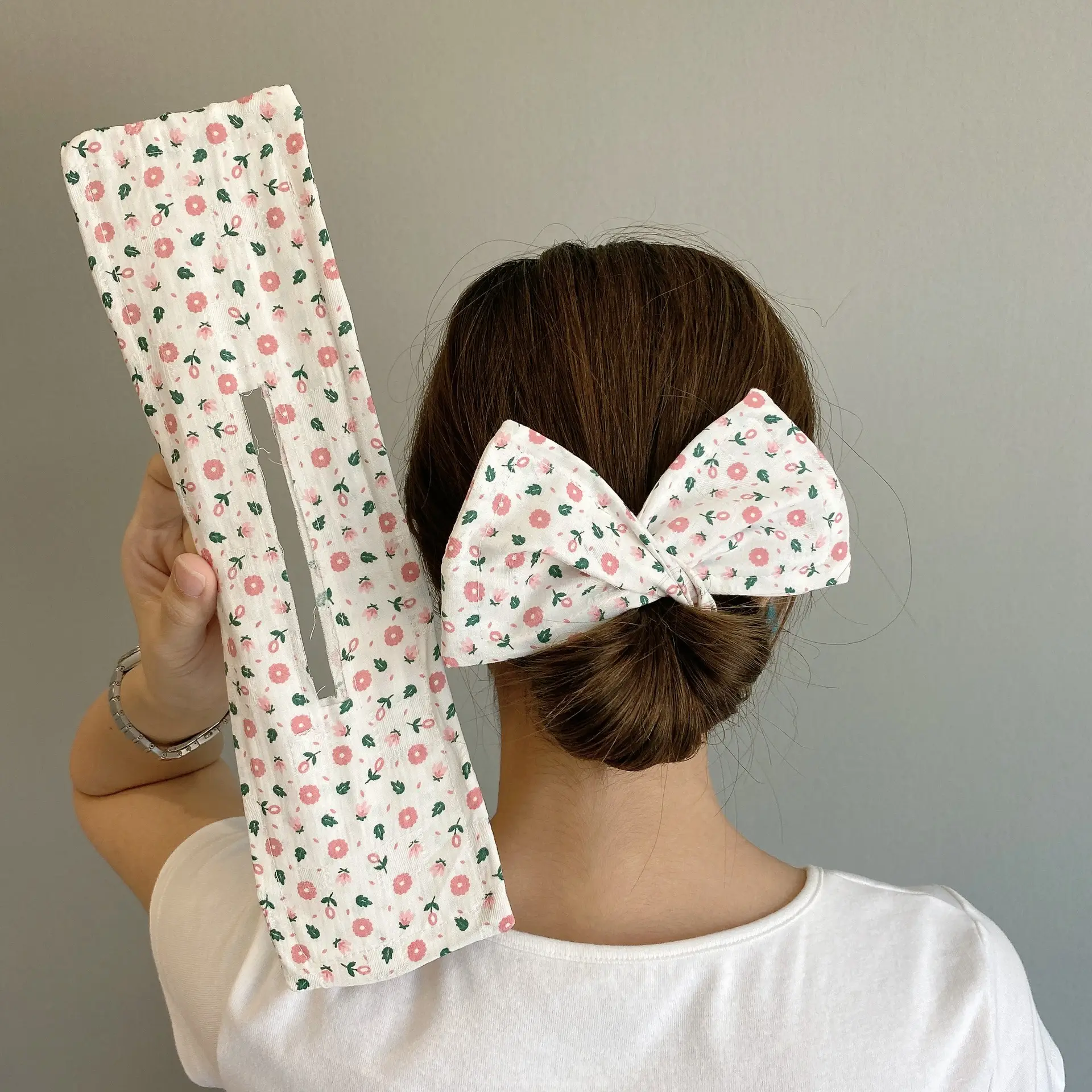 Pink Rose Hair Curler with Magic Twist Design — feature 57