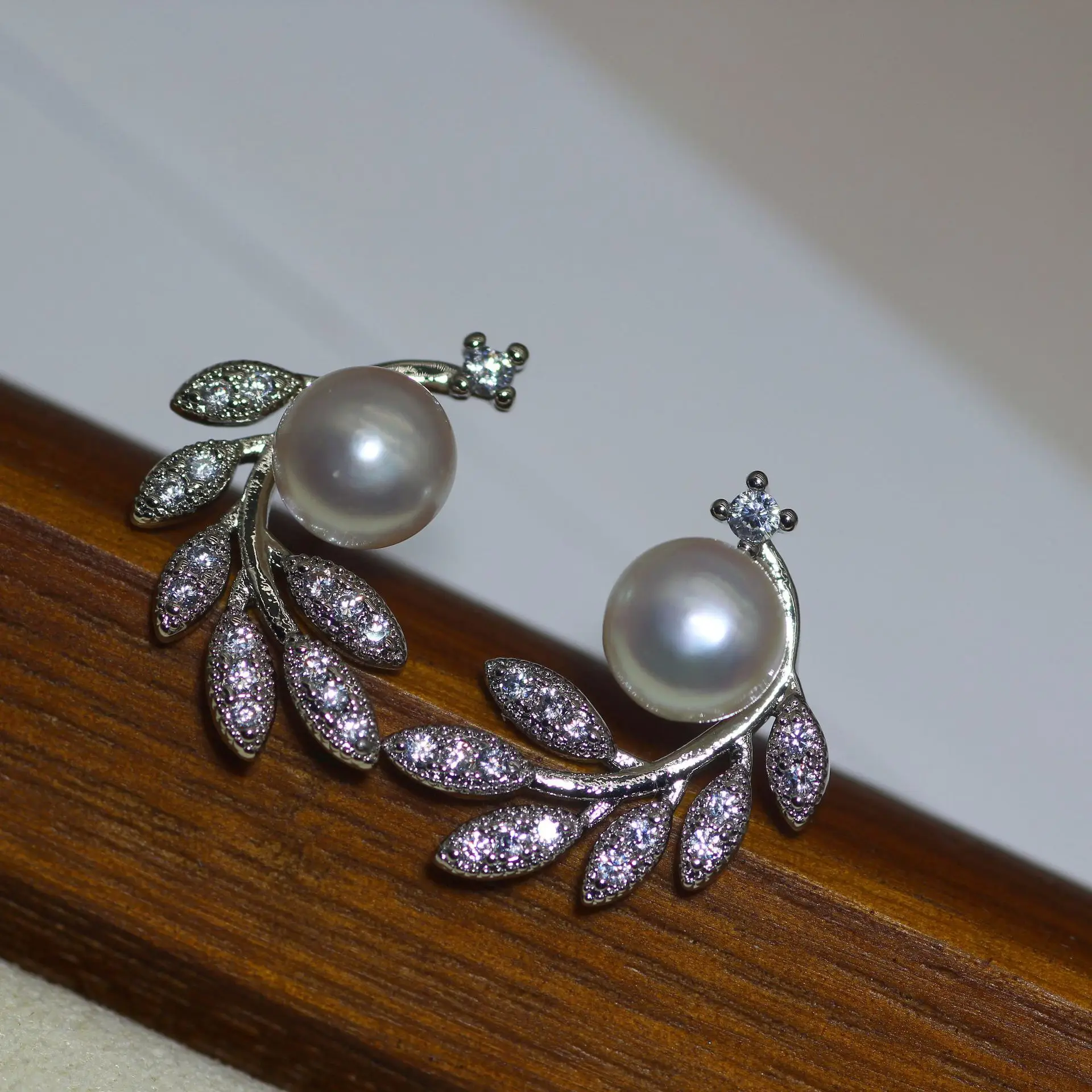 Pearl Earrings Gold Branch Design Vintage Style — feature 12