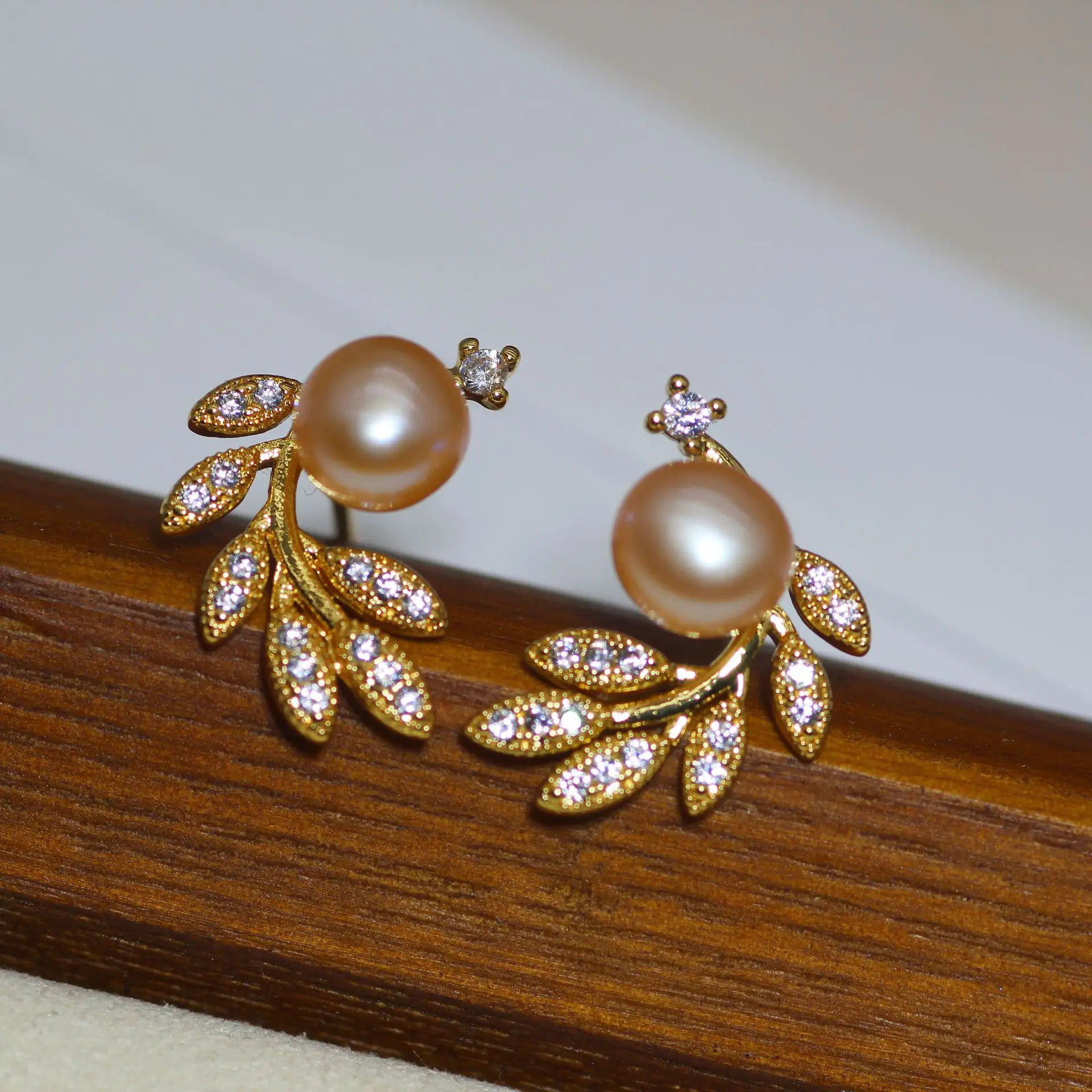 Pearl Earrings Gold Branch Design Vintage Style — feature 13