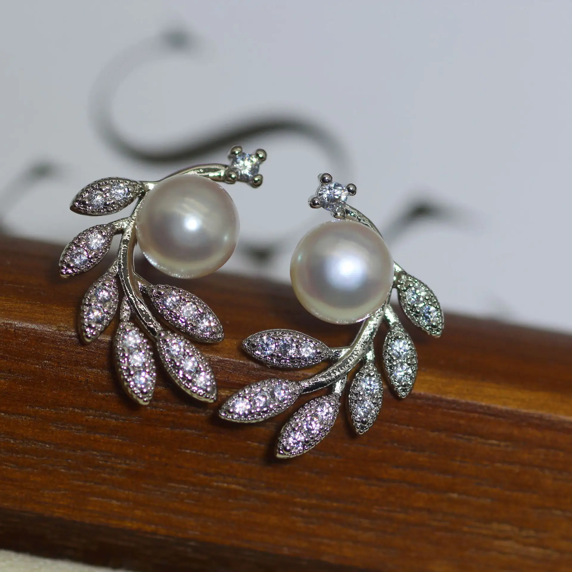 Pearl Earrings Gold Branch Design Vintage Style — feature 14