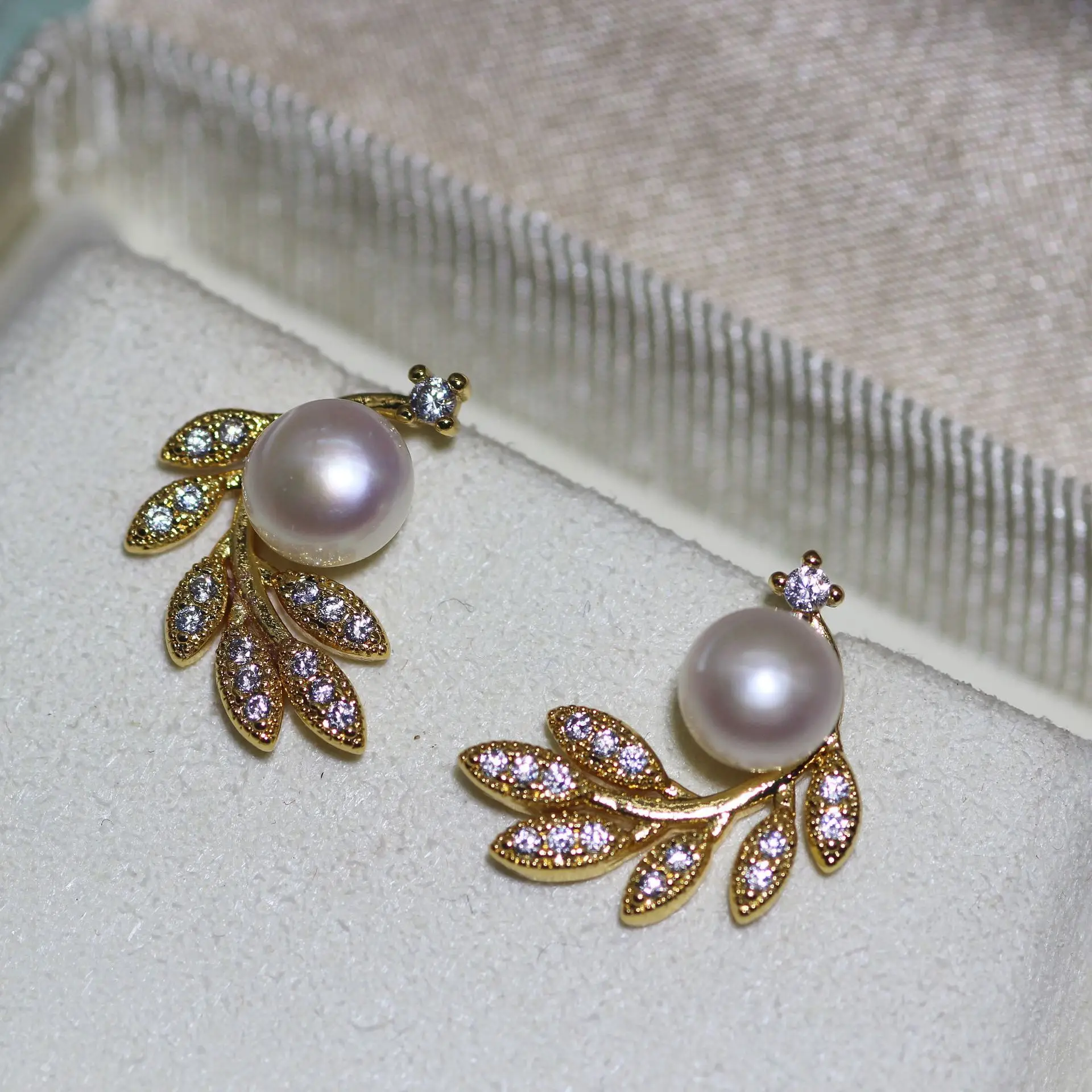 Pearl Earrings Gold Branch Design Vintage Style — feature 15