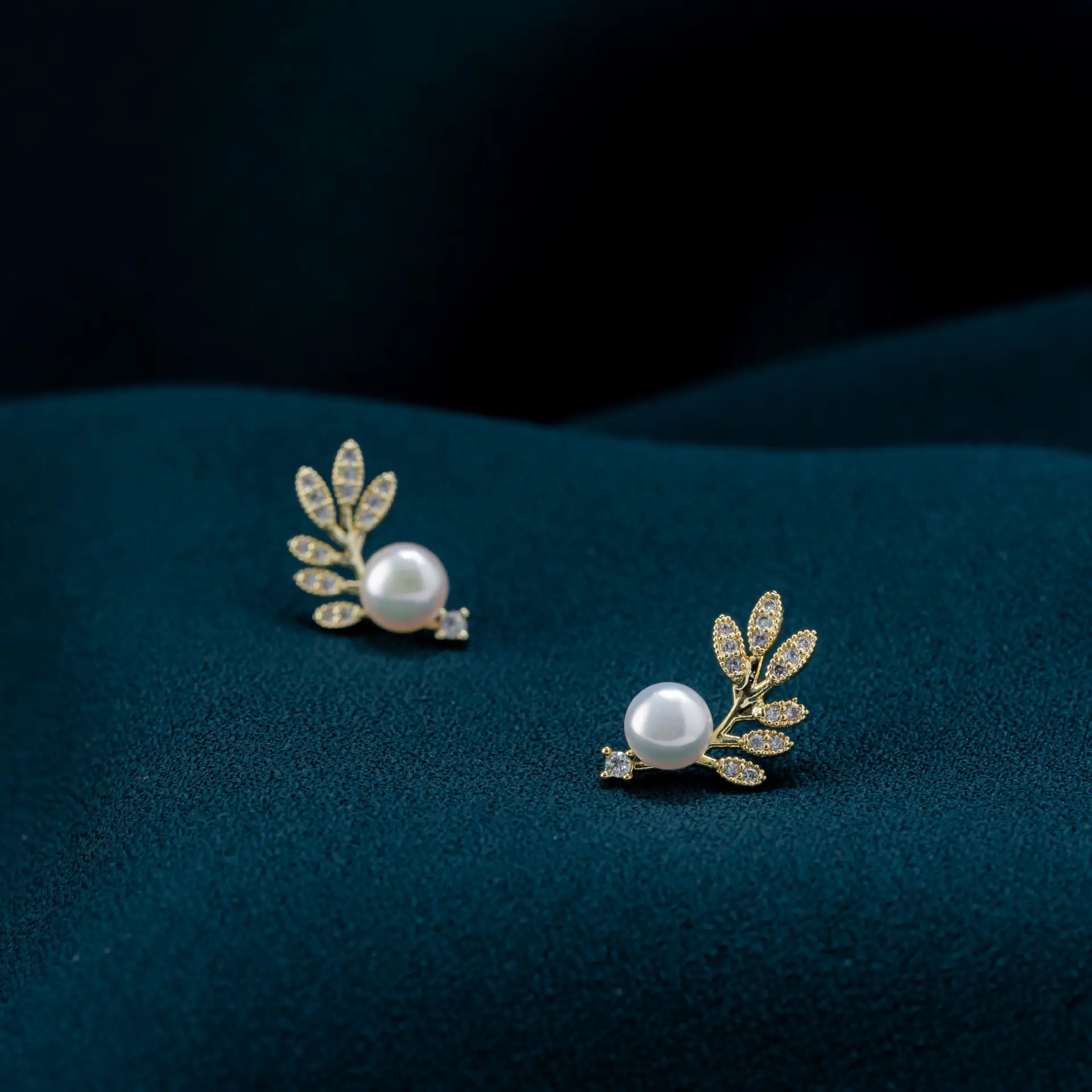Pearl Earrings Gold Branch Design Vintage Style — feature 8