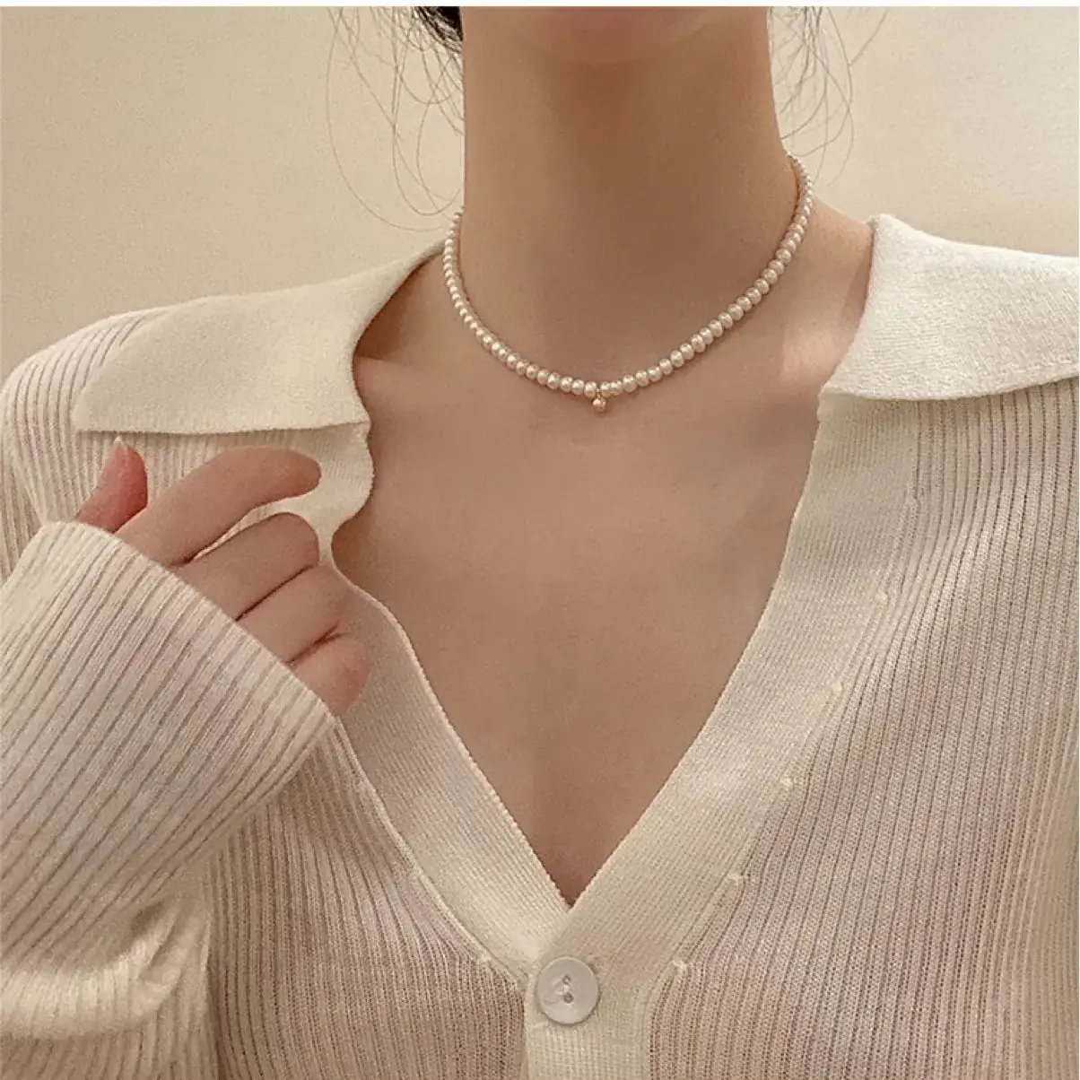 Natural Pearl Necklace with Gold Ball Clavicle for Women