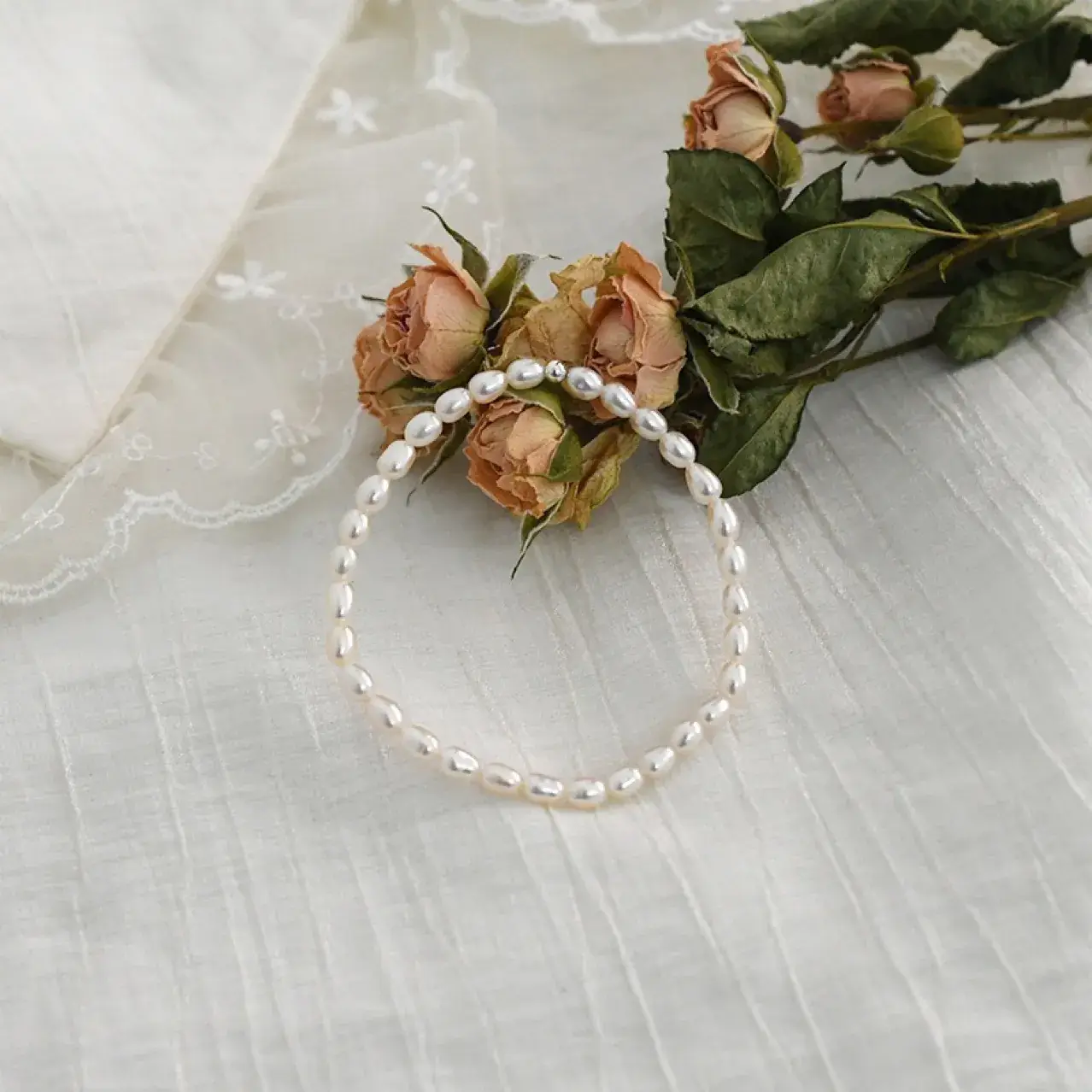 Small Gold Pearl Bracelet for Women's Elegant Jewelry — feature 52