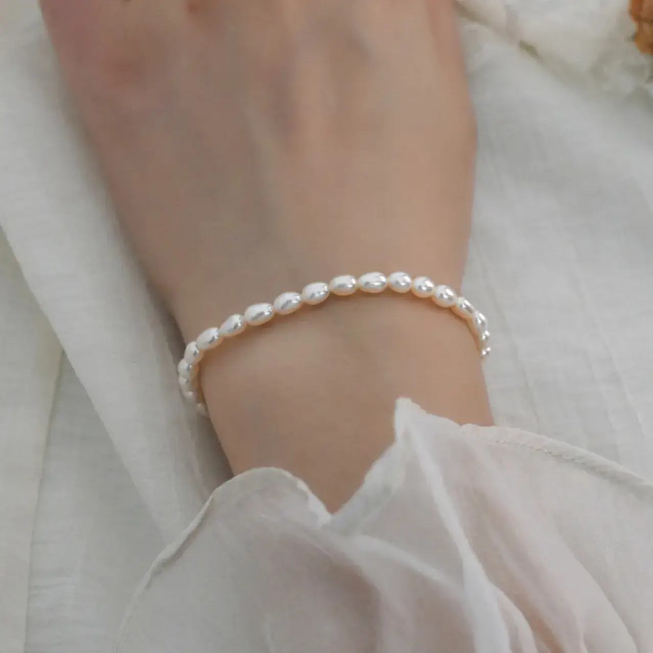 Small Gold Pearl Bracelet for Women's Elegant Jewelry — feature 55