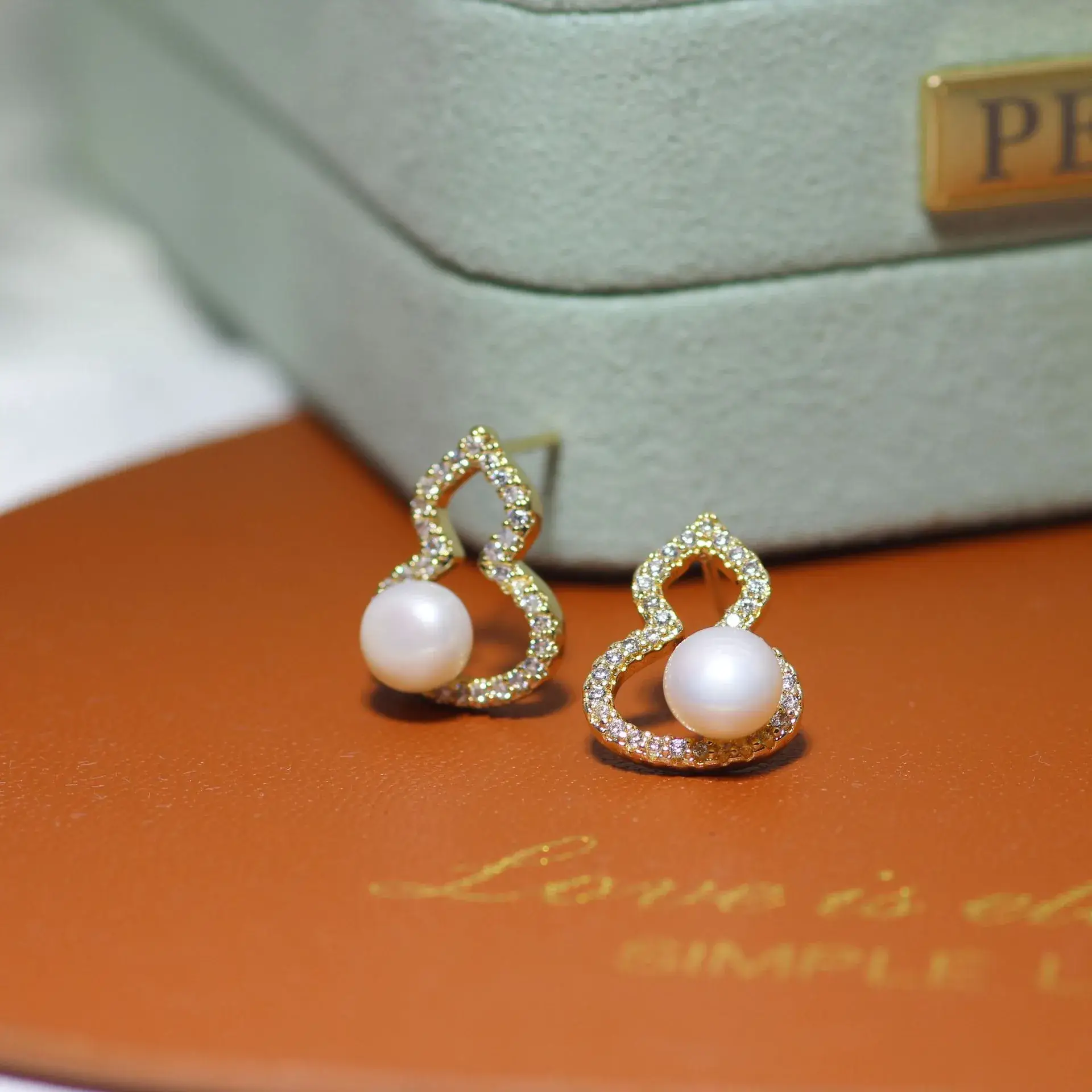 Zhuji Earring S925 Silver Needle Freshwater Pearl Earring (Fulu) 6-7MM Small Gourd Suit — feature 2