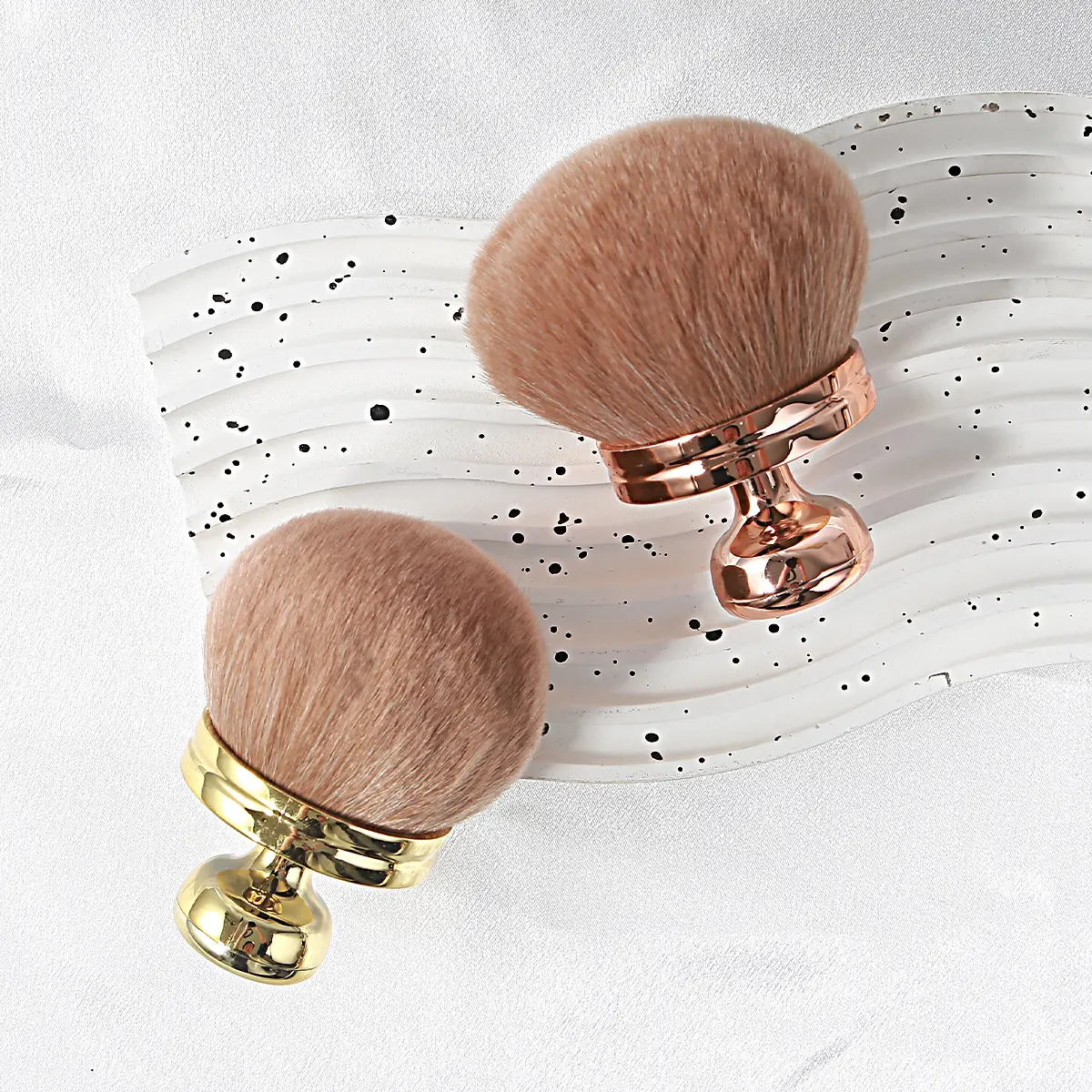 Ultra-Soft Large Mushroom Makeup Brush for Setting & Contouring - Image 10