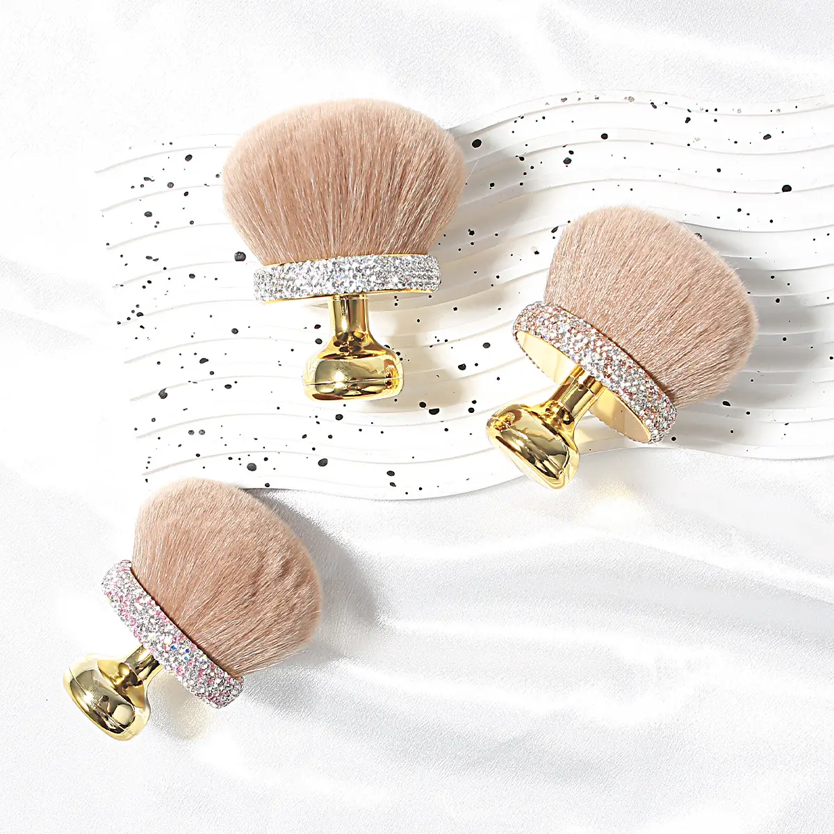 Ultra-Soft Large Mushroom Makeup Brush for Setting & Contouring - Image 11