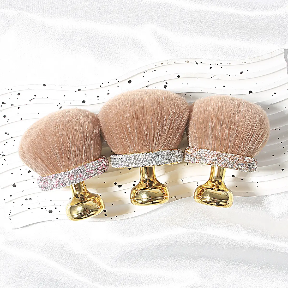 Ultra-Soft Large Mushroom Makeup Brush for Setting & Contouring - Image 12