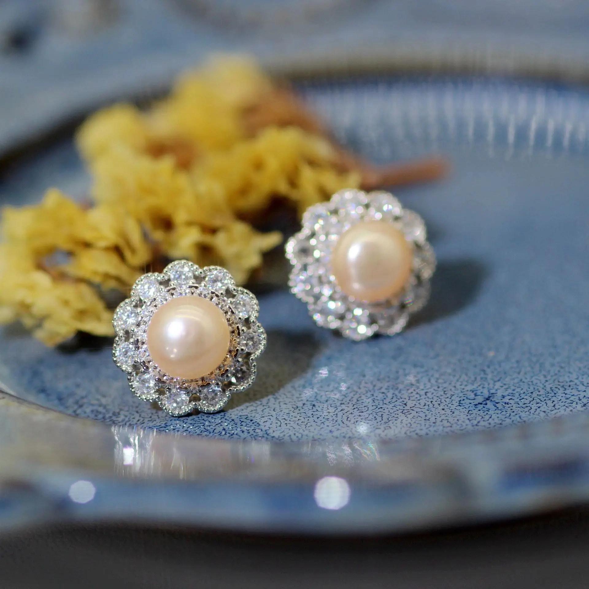 Vintage Pearl Earrings with Star Accents Gold Plated — feature 10