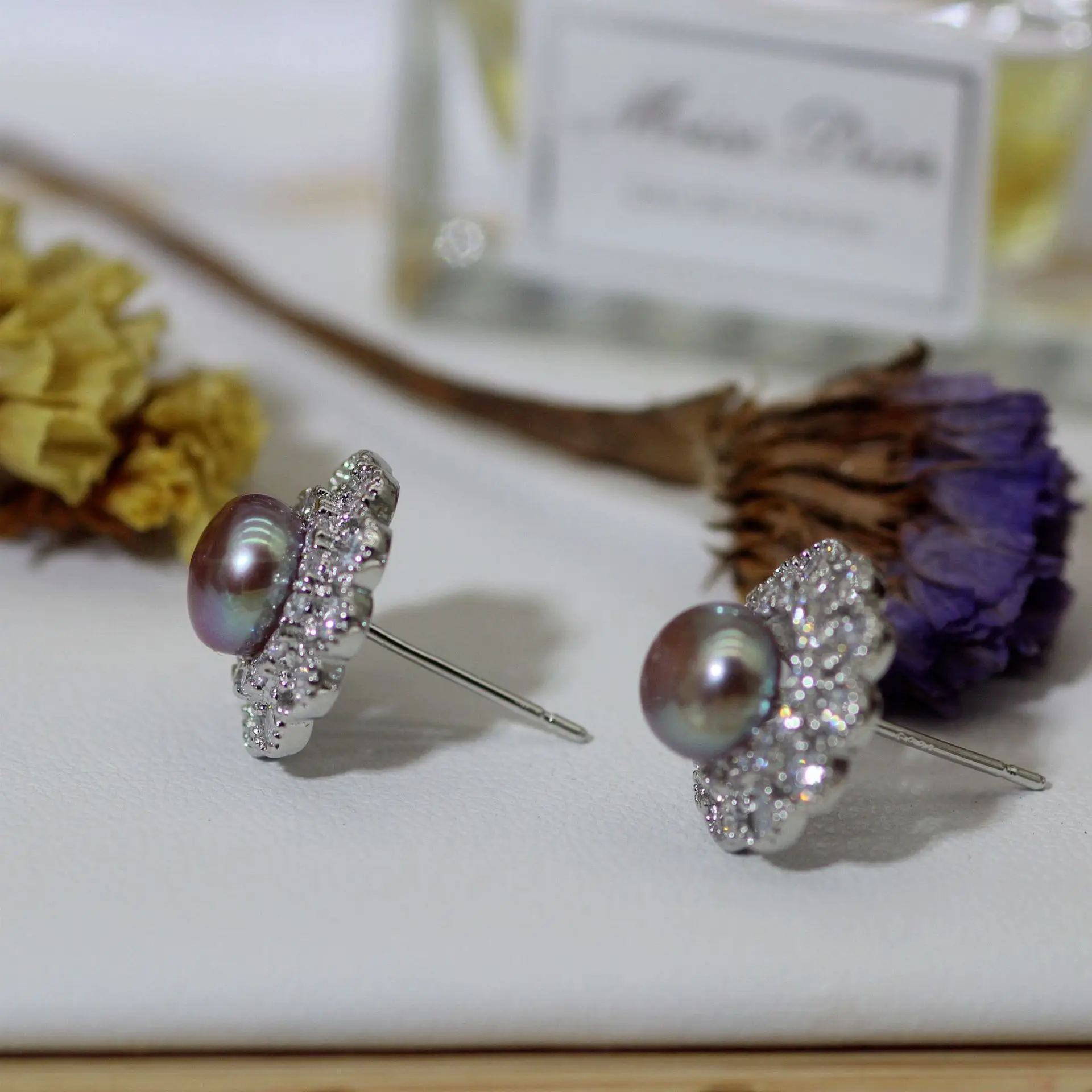 Vintage Pearl Earrings with Star Accents Gold Plated — feature 12