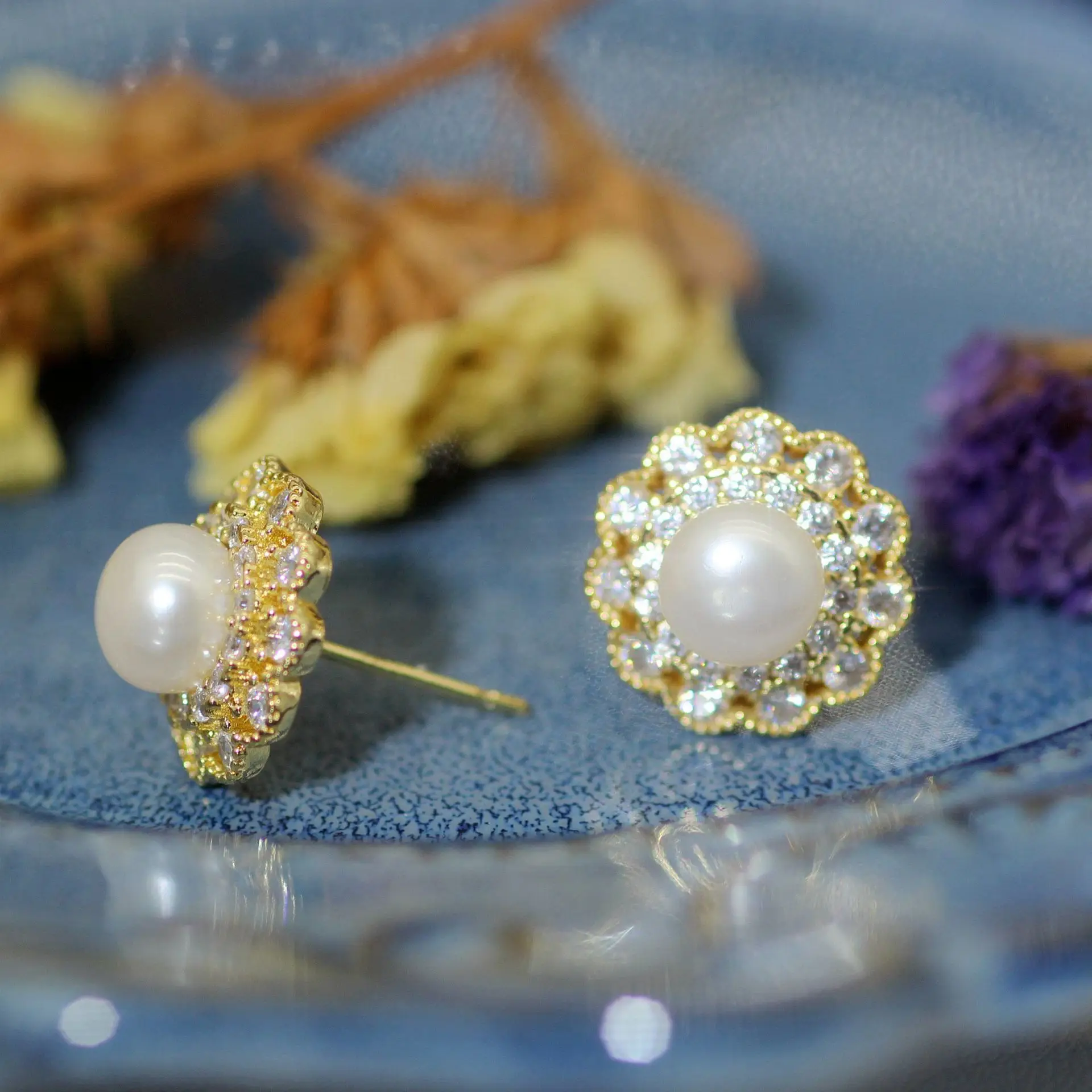 Vintage Pearl Earrings with Star Accents Gold Plated — feature 4