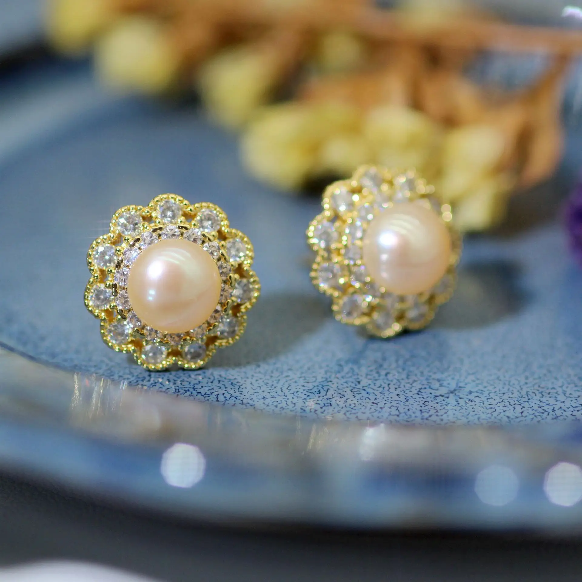Vintage Pearl Earrings with Star Accents Gold Plated — feature 5