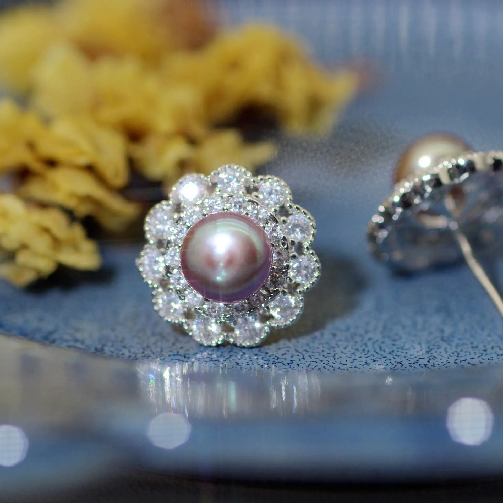 Vintage Pearl Earrings with Star Accents Gold Plated — feature 9