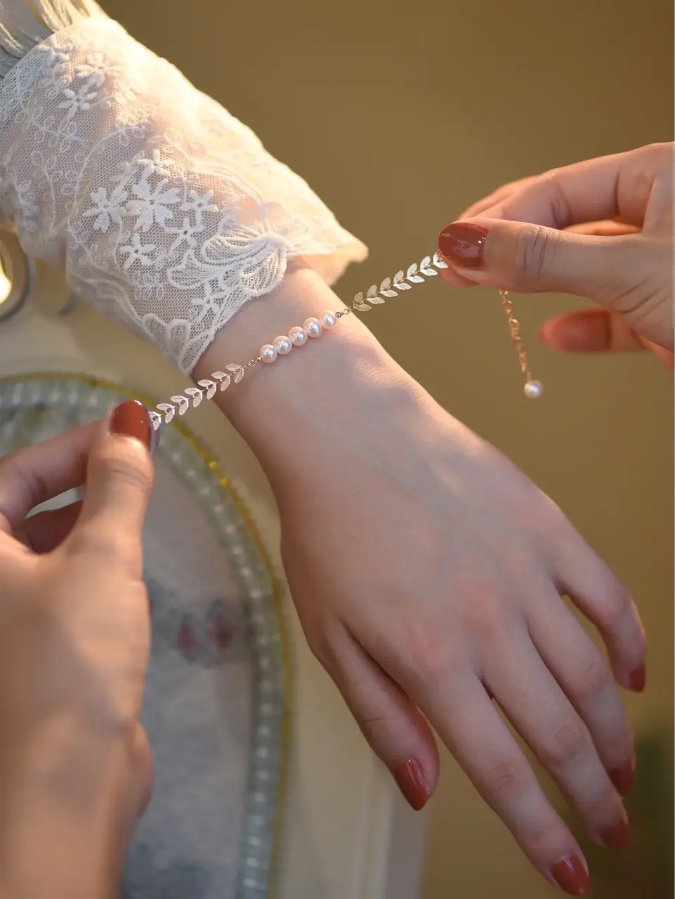 Pearl Leaf Goddess Bracelet Gold Plated All Match — feature 10