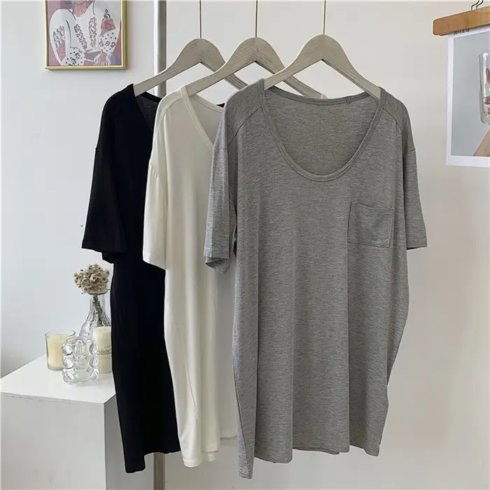 Women's Black Pocket Crew T-Shirt Thin Drapey — feature 4