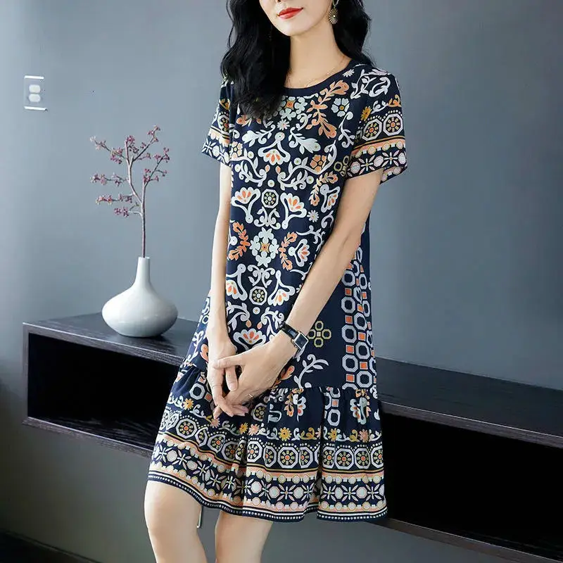 Women's Elegant Floral Mid-Length Dress Large Size - Image 2