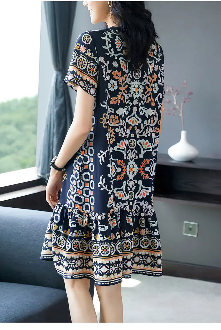 Women's Elegant Floral Mid-Length Dress Large Size - Image 3