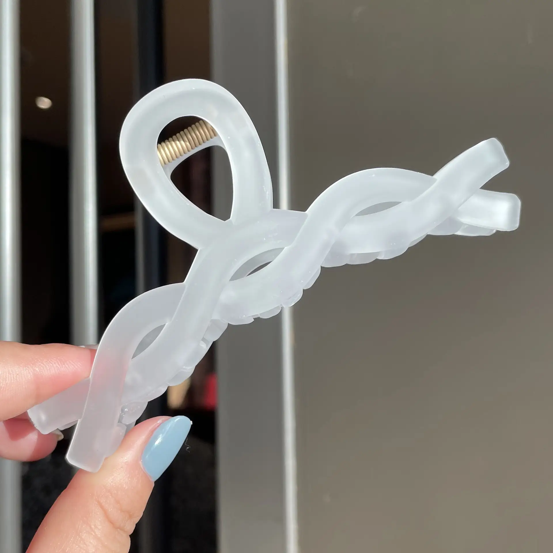Red Shark Clip Back Hairpin for Bath & Scrub - Image 3