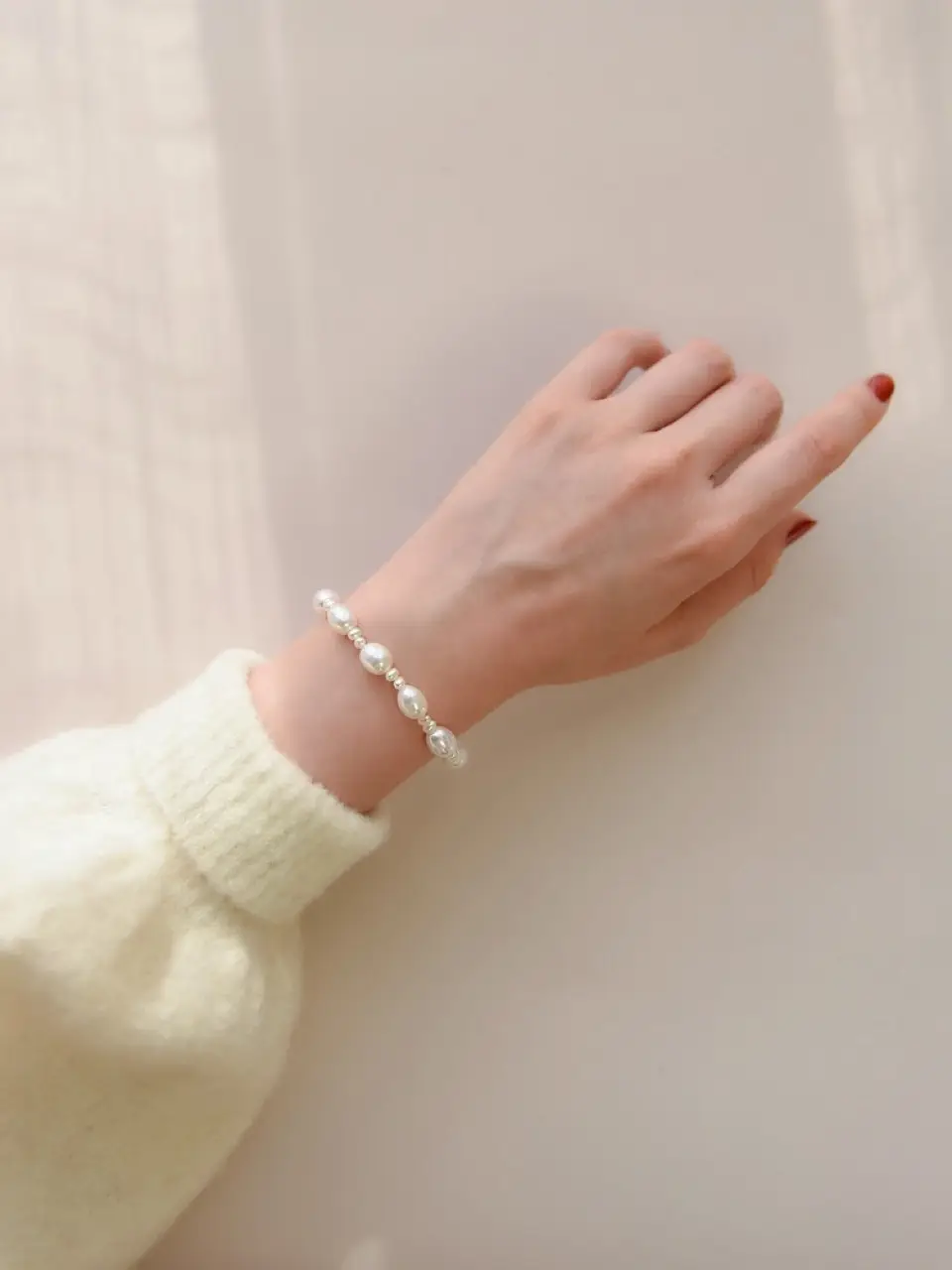 Glossy Pearl Bracelet for Women 14K Gold — feature 2