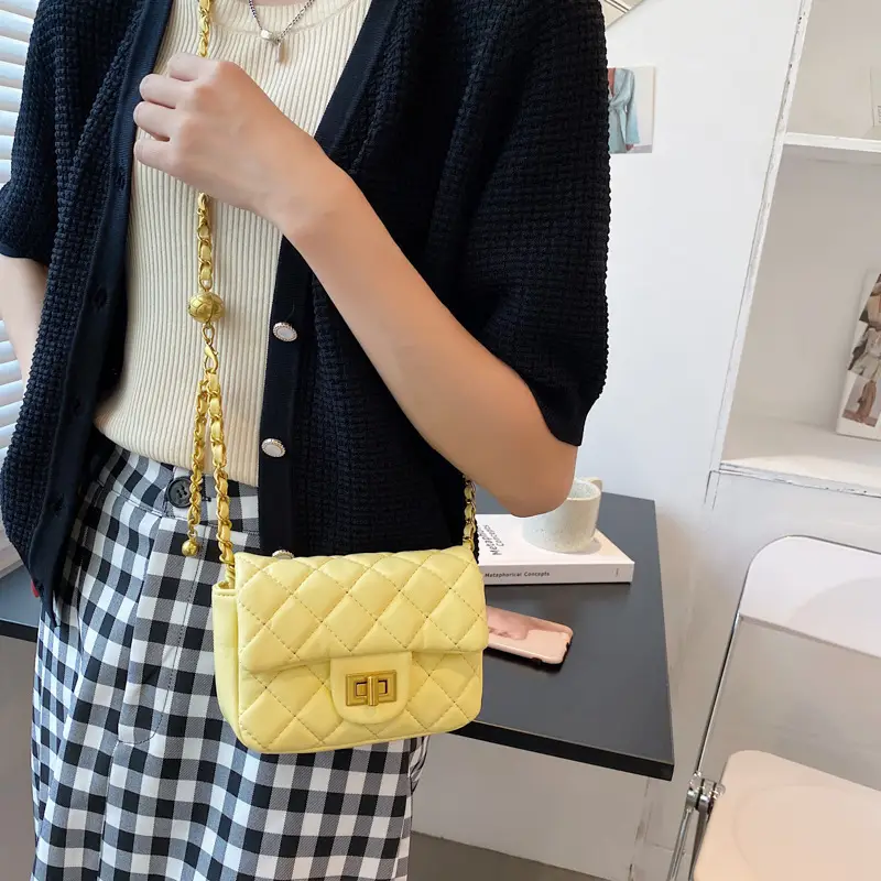 Women's White Ribbed Chain Shoulder Bag 2021