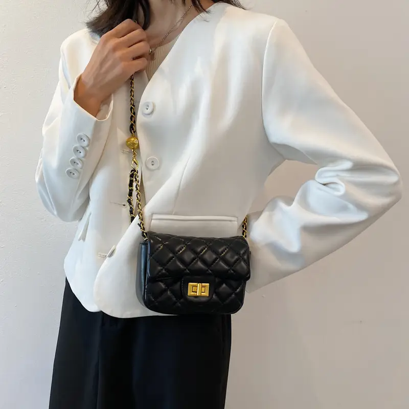 Women's White Ribbed Chain Shoulder Bag 2021