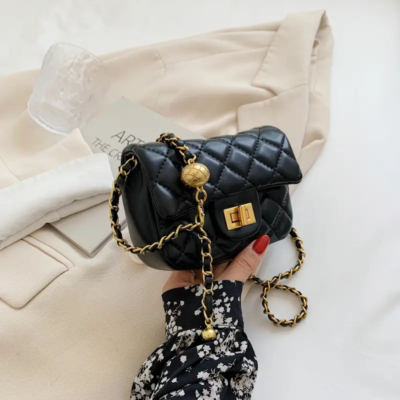 Women's White Ribbed Chain Shoulder Bag 2021