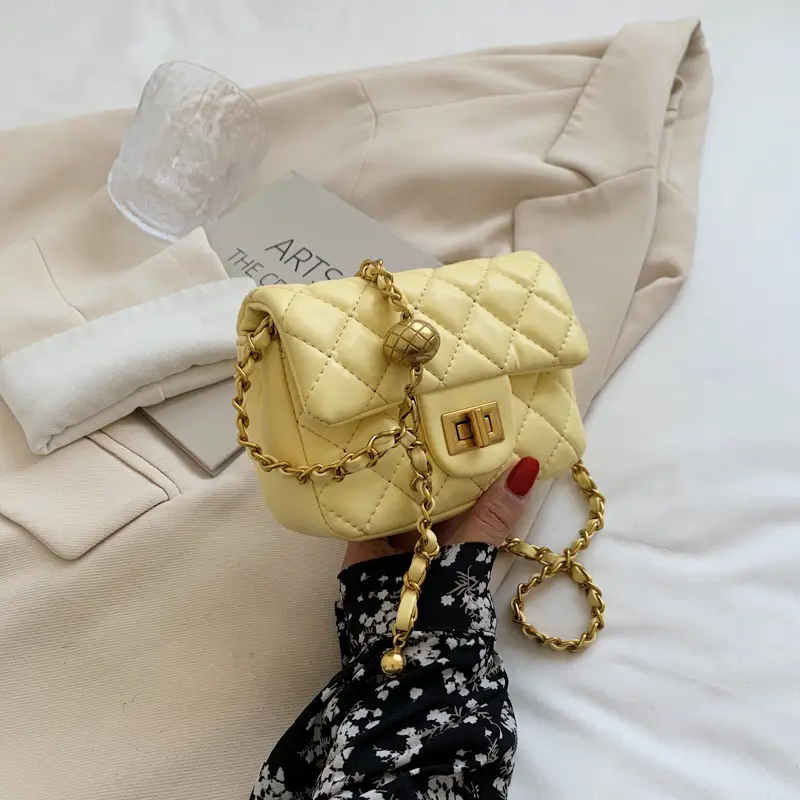 Women's White Ribbed Chain Shoulder Bag 2021
