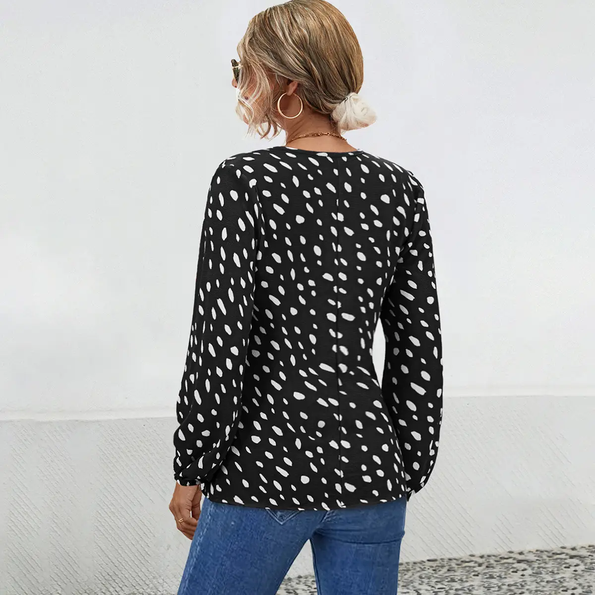 Women's 2024 Wave Dot V-neck Bubble Sleeve Top — feature 3