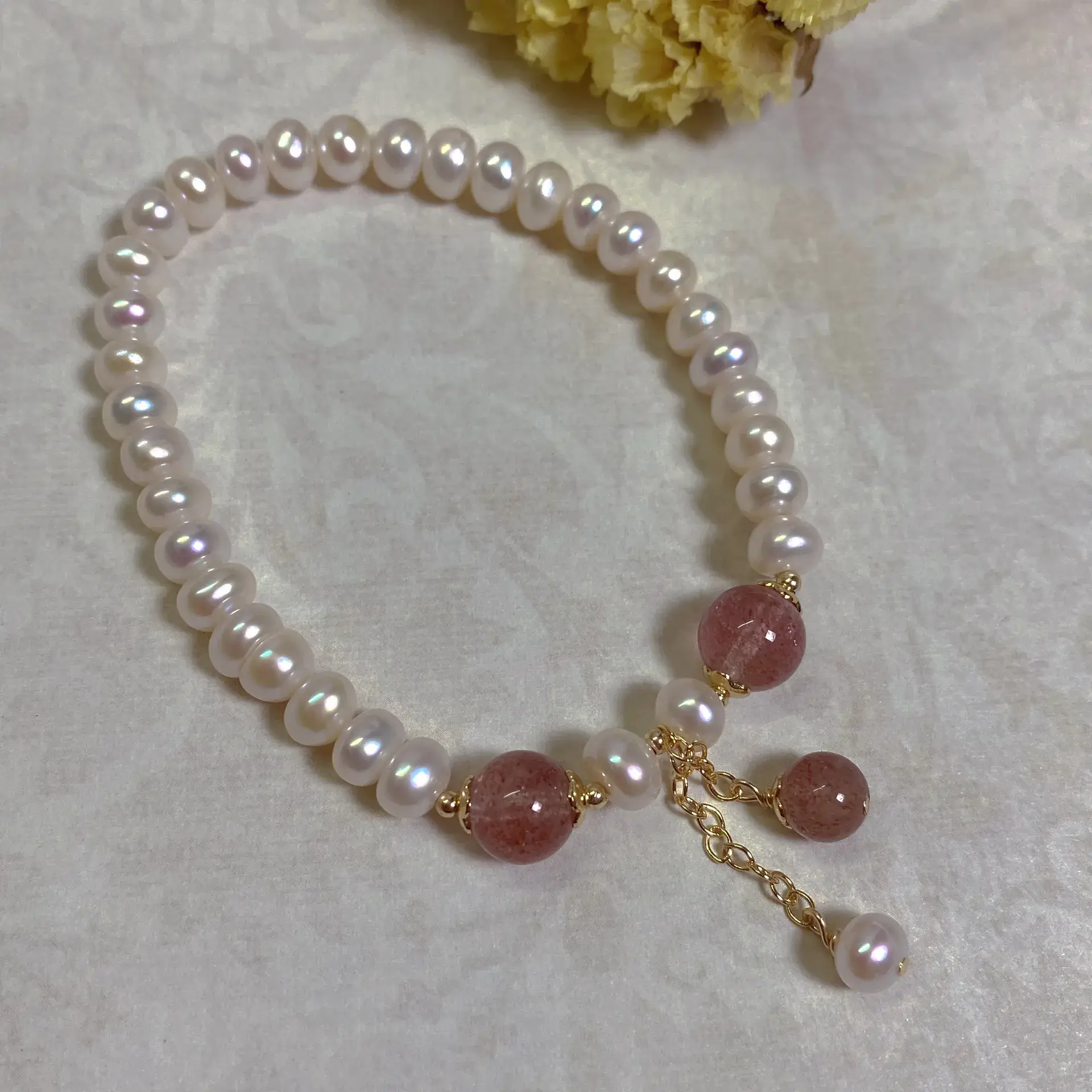 Irregular Pearl Bracelet with Red Accent - Image 12