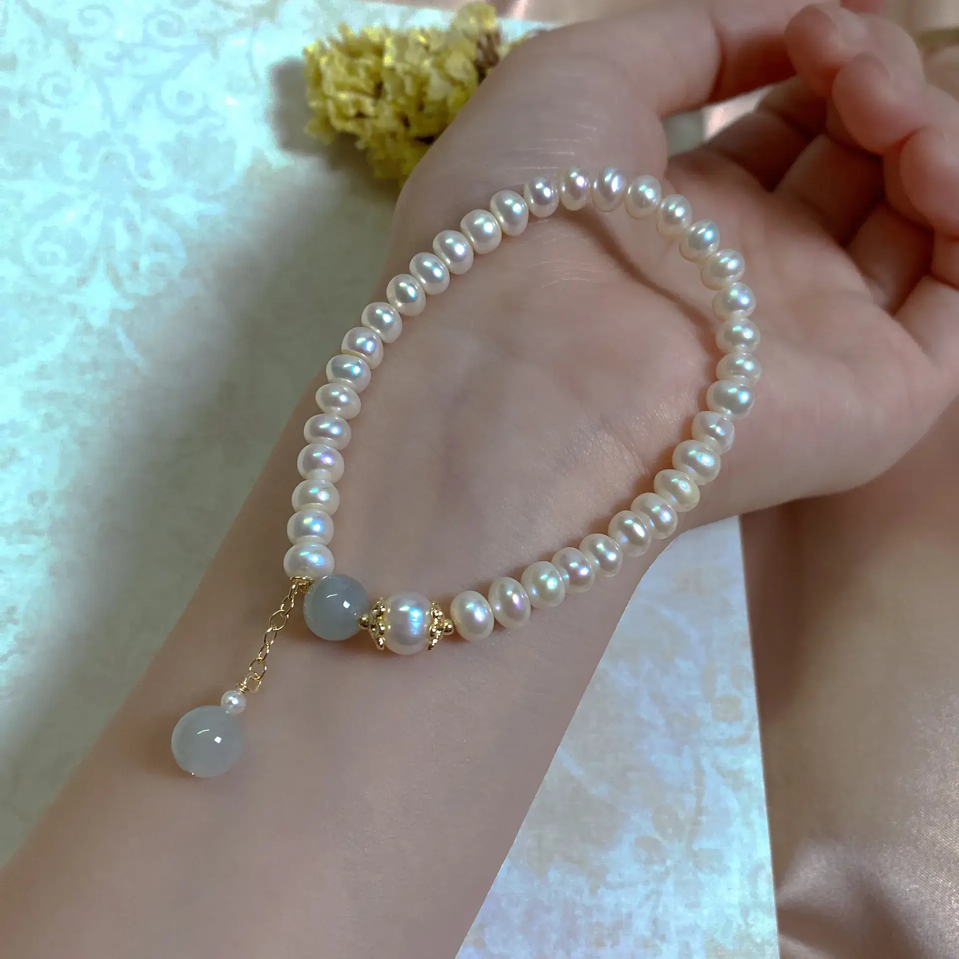 Irregular Pearl Bracelet with Red Accent - Image 2