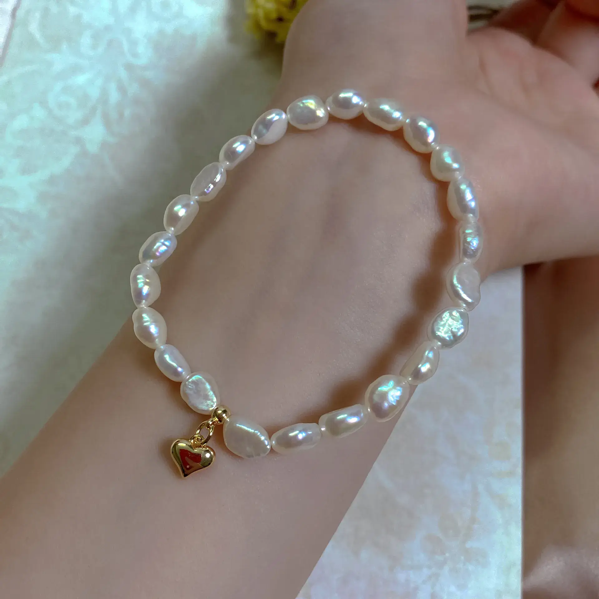 Irregular Pearl Bracelet with Red Accent - Image 3