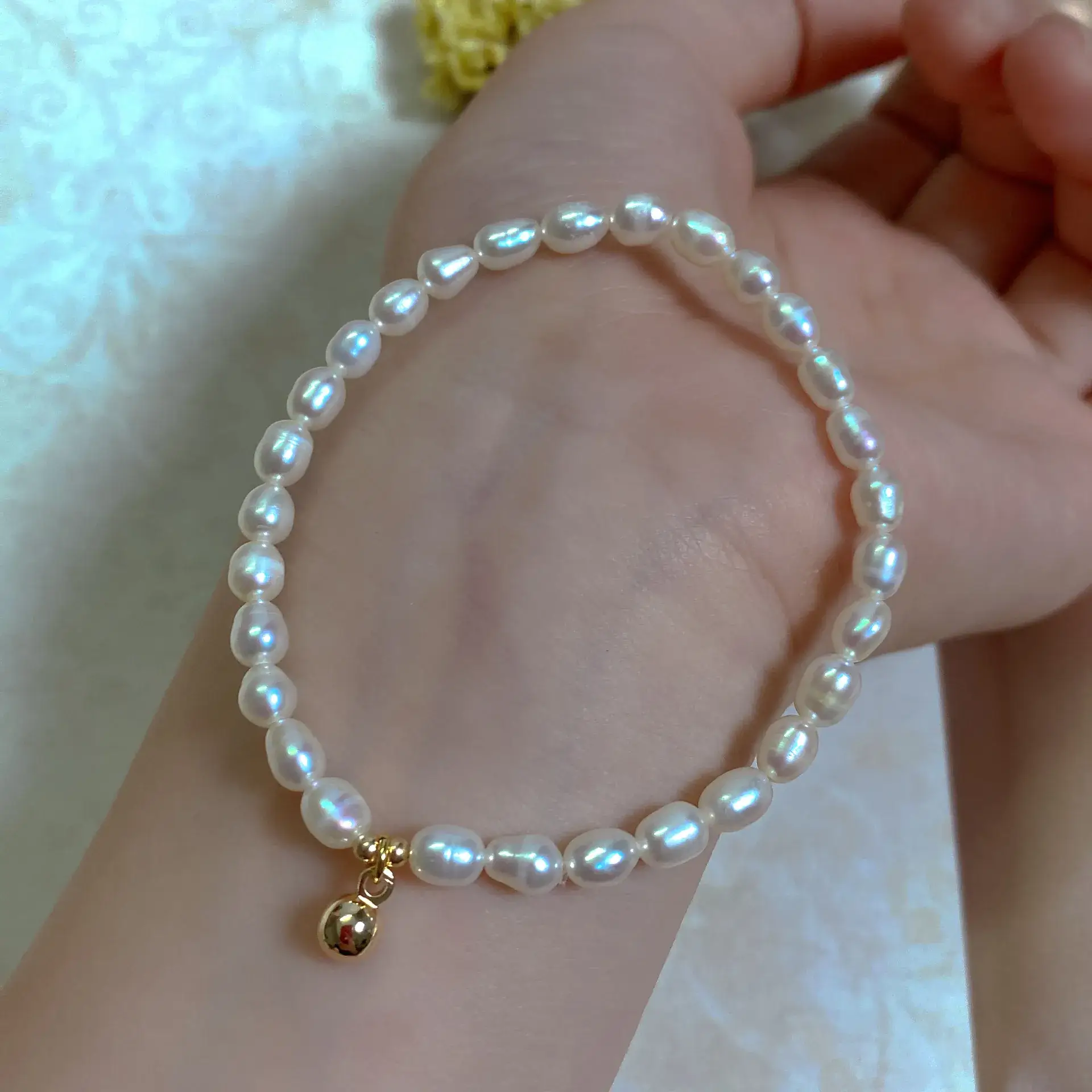 Irregular Pearl Bracelet with Red Accent - Image 4