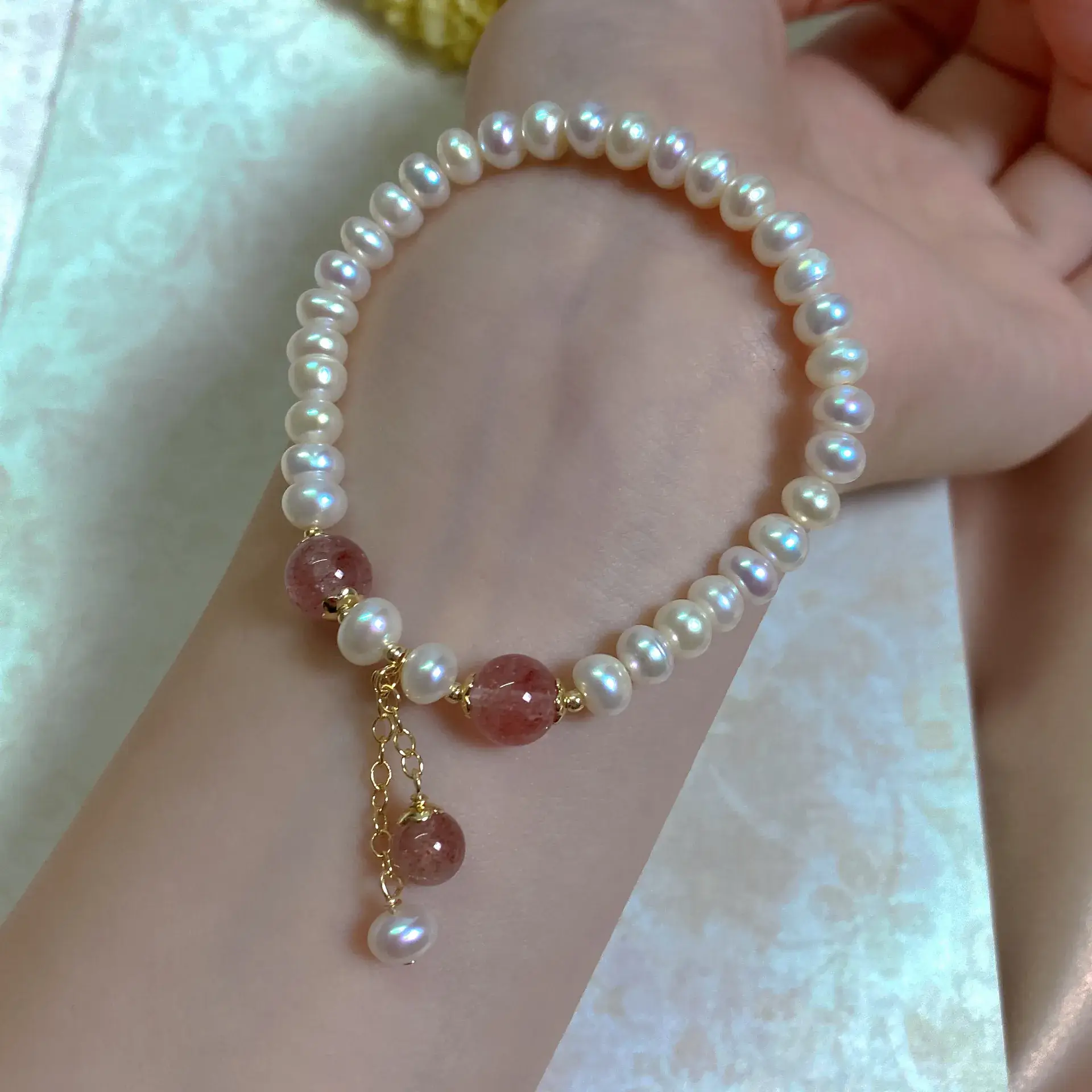 Irregular Pearl Bracelet with Red Accent - Image 7