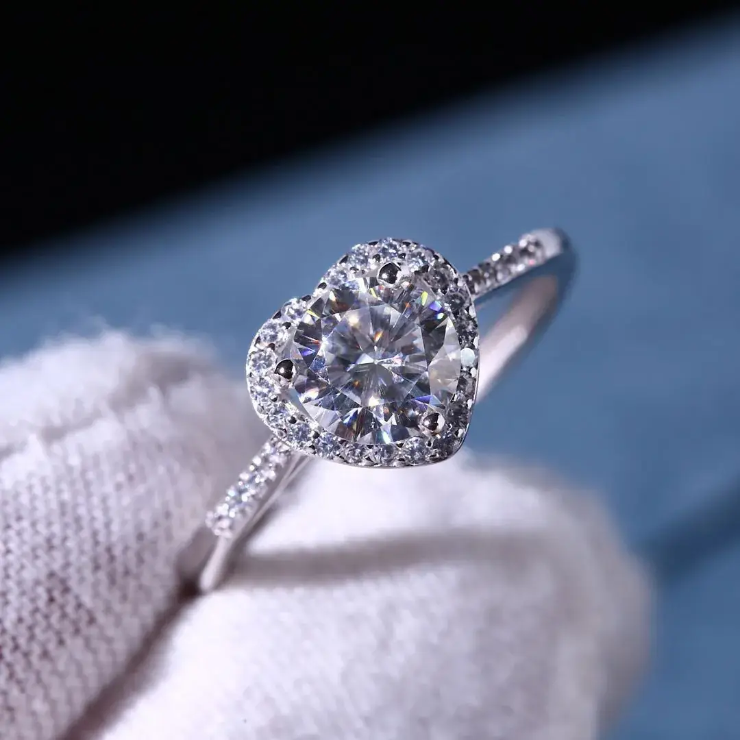 S925 Silver Moissanite Love Ring with Diamond Center - Image 4