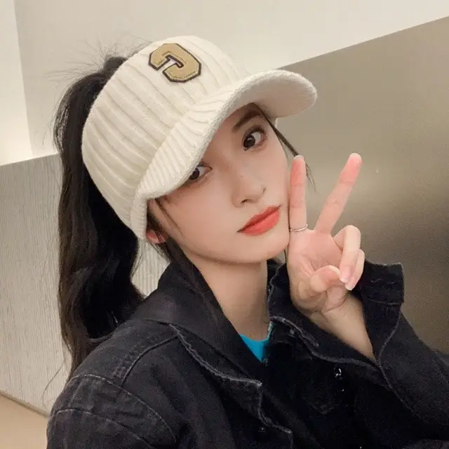 Women Black Knitted Letter Visor Cap with Chain - Image 6