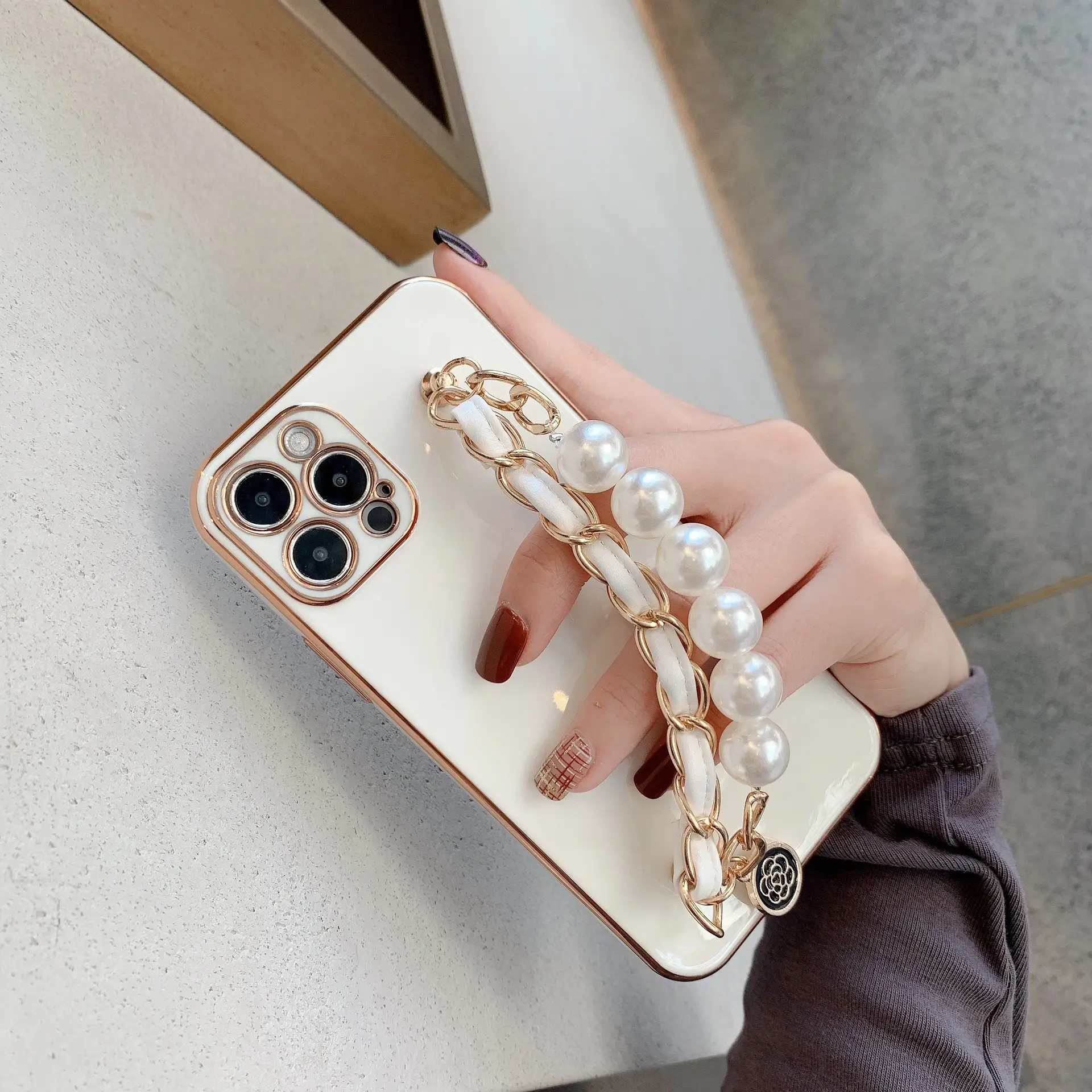 Pearl Pearl Chain iPhone Case Black - Image 3