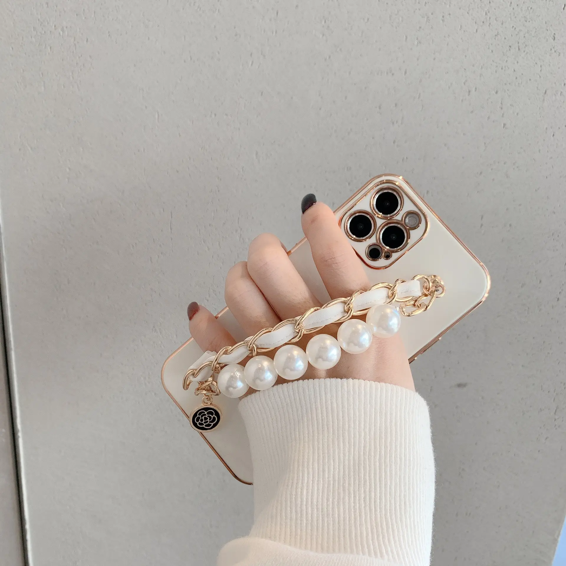 Pearl Pearl Chain iPhone Case Black - Image 4