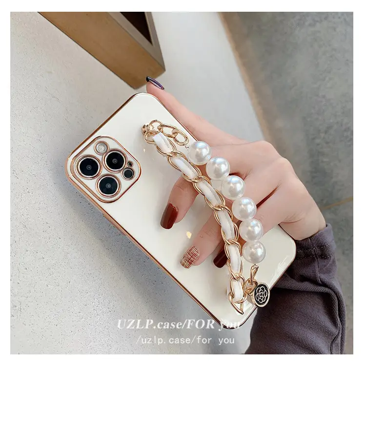 Pearl Pearl Chain iPhone Case Black — feature 3