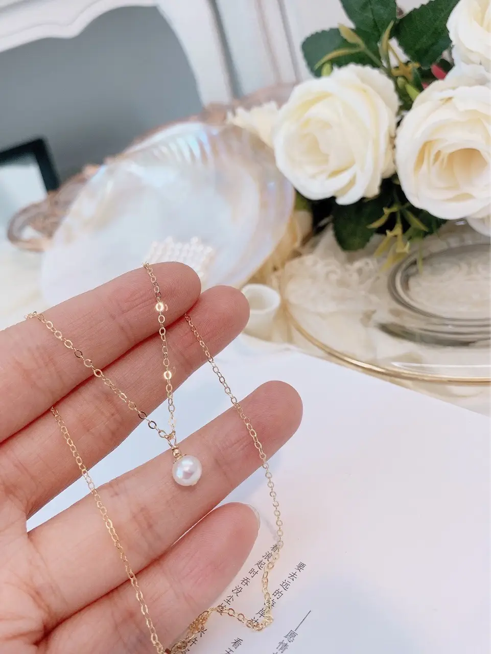 Elegant Pearl Necklace for Women 14K Gold Collarbone Style — feature 2