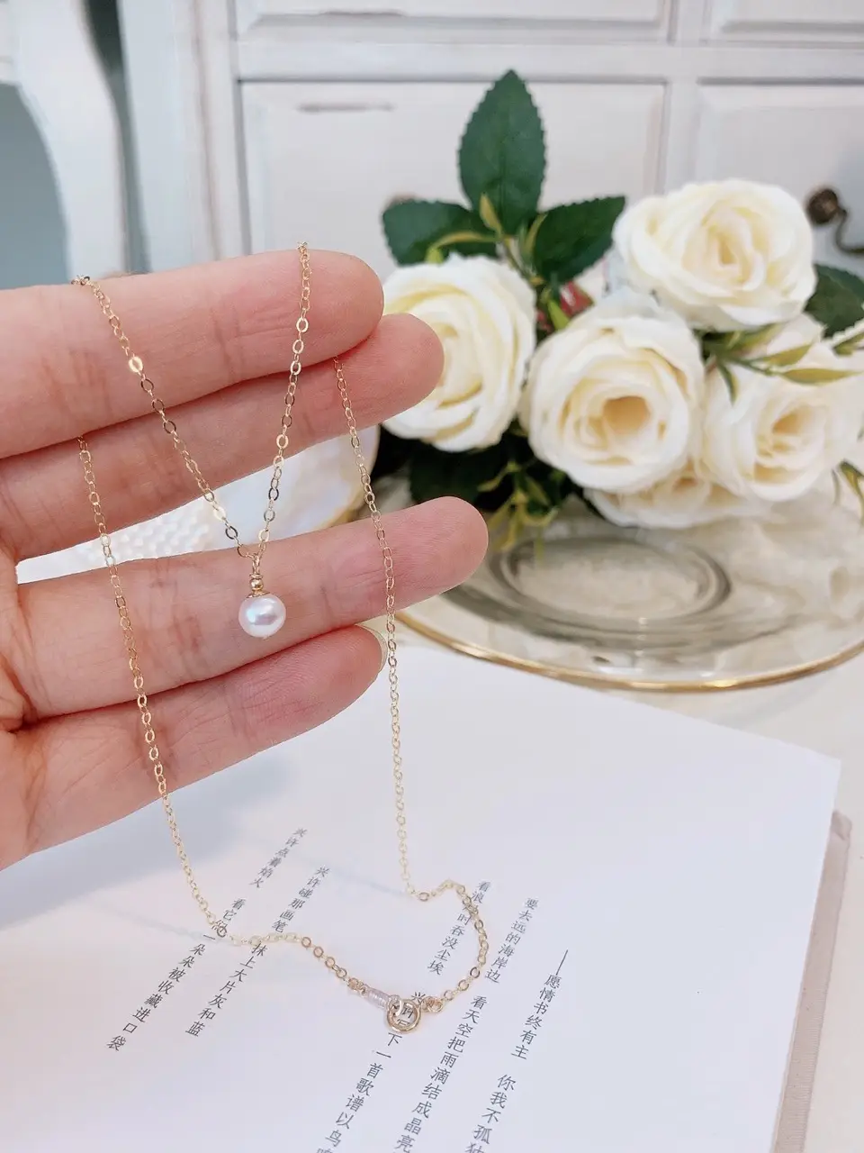 Elegant Pearl Necklace for Women 14K Gold Collarbone Style — feature 5