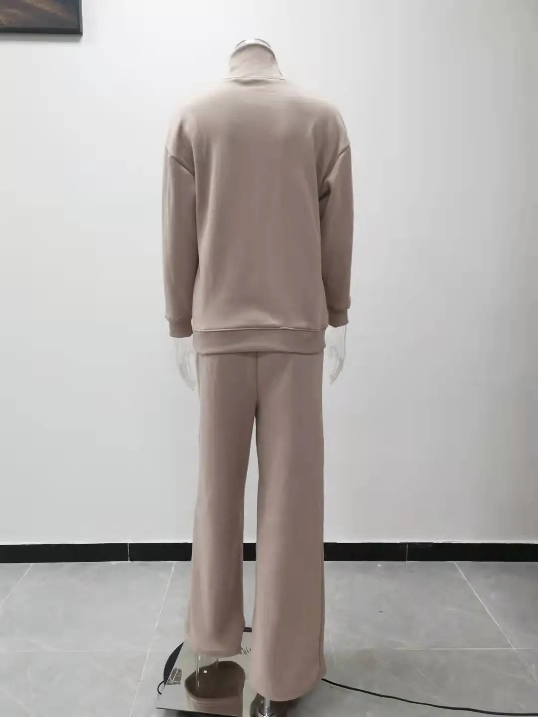 2025 Women's Beige Knitted Wide Leg Pants Set — feature 8
