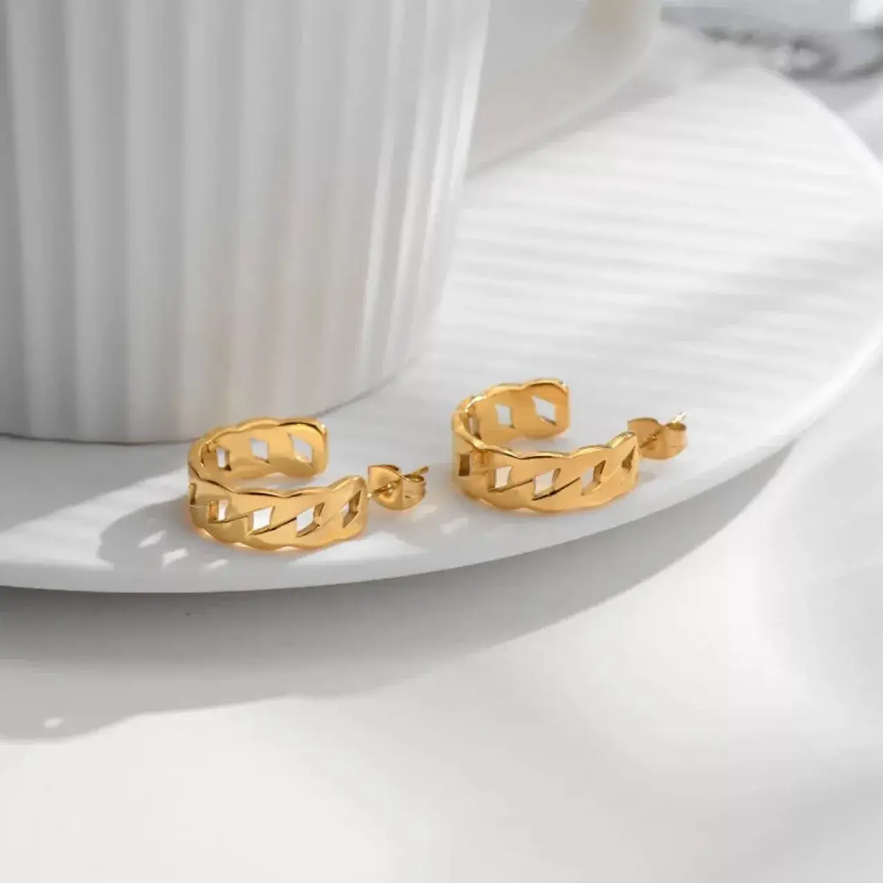 Titanium Hollow Chain Hoop Earrings Gold Plated - Image 2