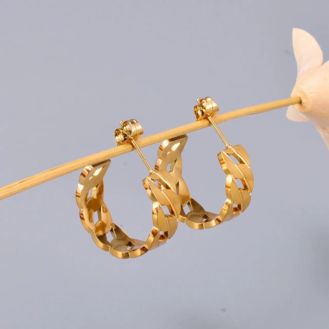 Titanium Hollow Chain Hoop Earrings Gold Plated — feature 1