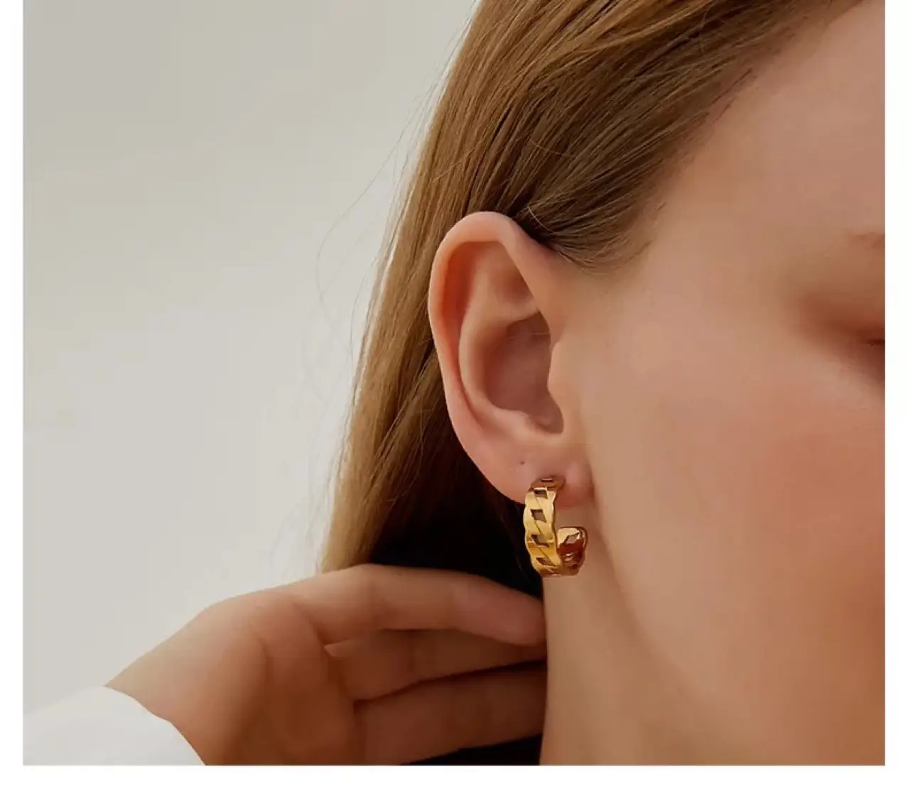 Titanium Hollow Chain Hoop Earrings Gold Plated — feature 4